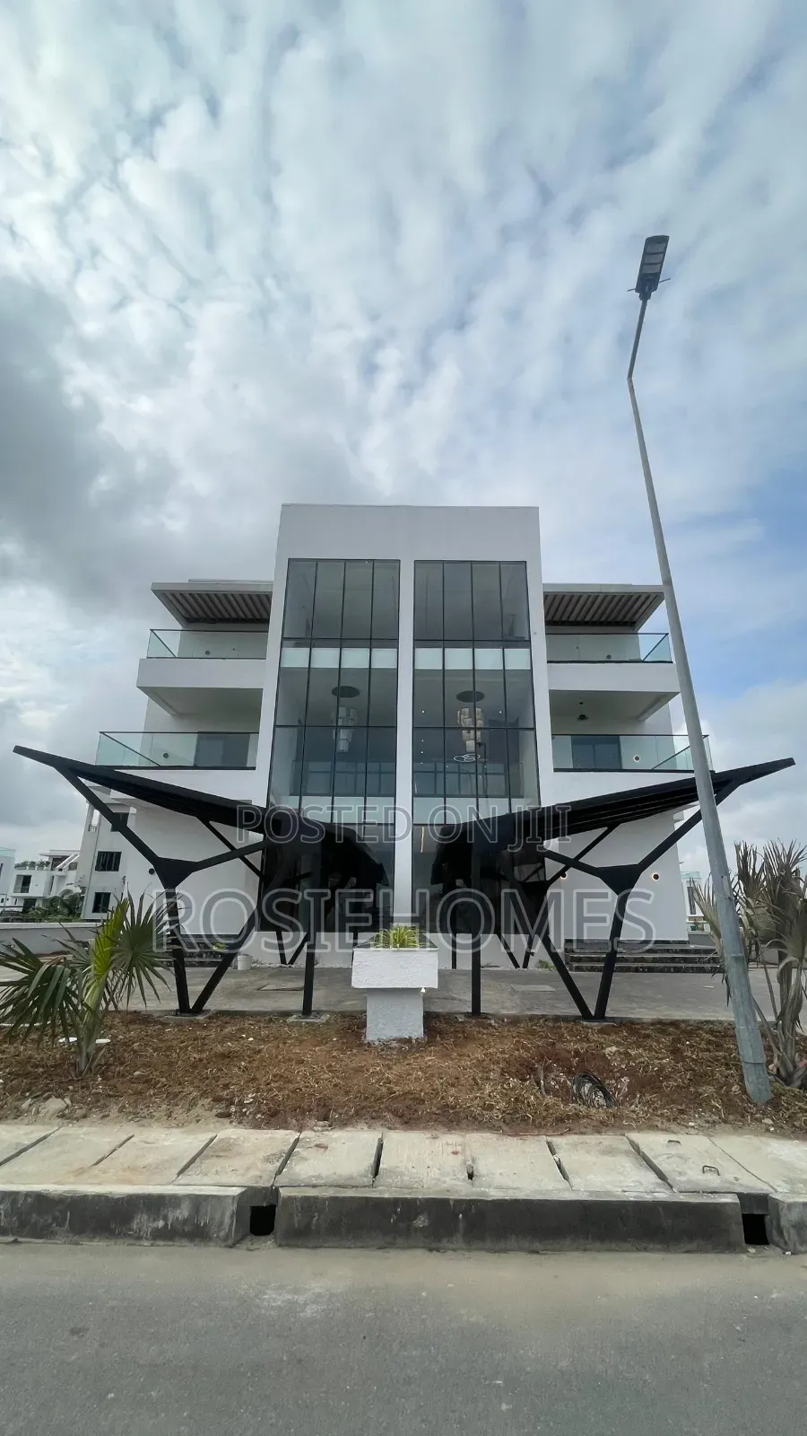 5bdrm Duplex in Ikate for sale in Ikate