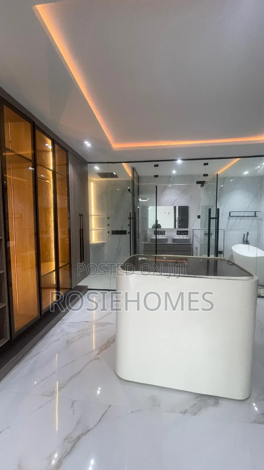 5bdrm Duplex in Ikate for sale in Ikate