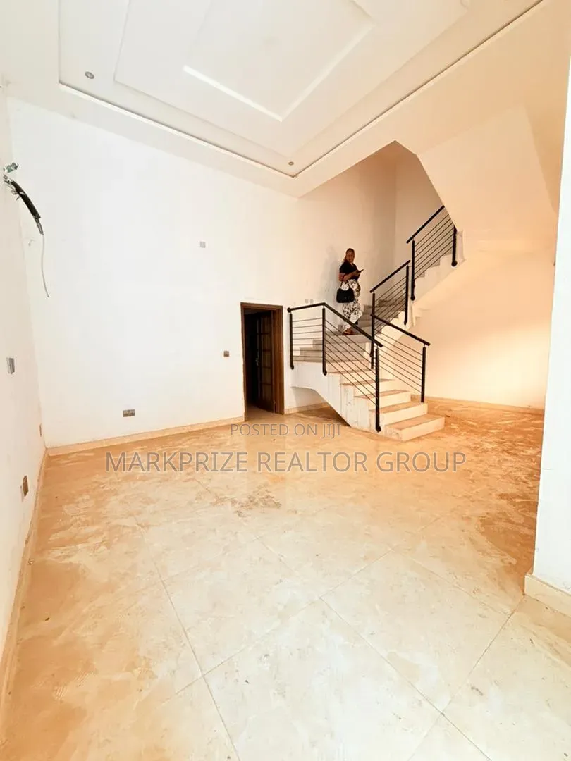4bdrm Duplex in Allen Ikeja Lagos for sale in Allen Avenue