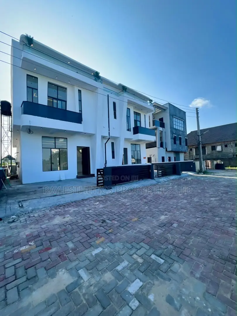 4bdrm Duplex in Sangotedo for sale in Sangotedo