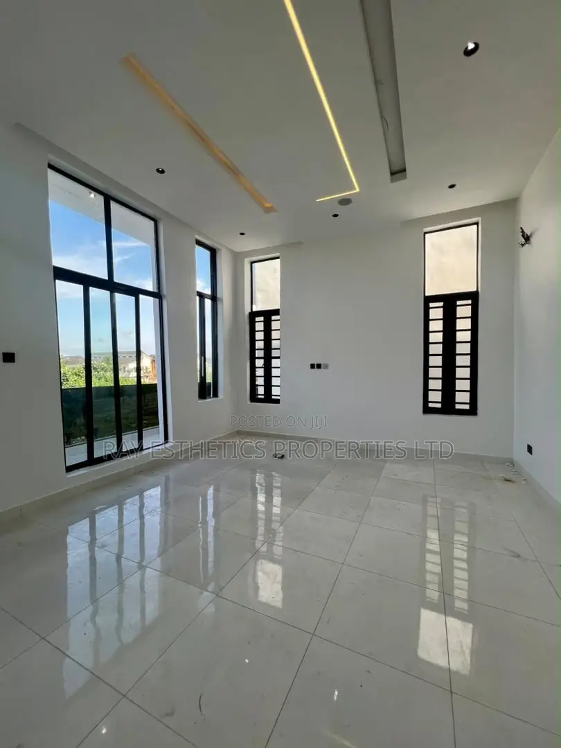 4bdrm Duplex in Sangotedo for sale in Sangotedo