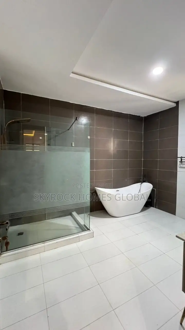 5bdrm Duplex in Ikate for rent in Ikate