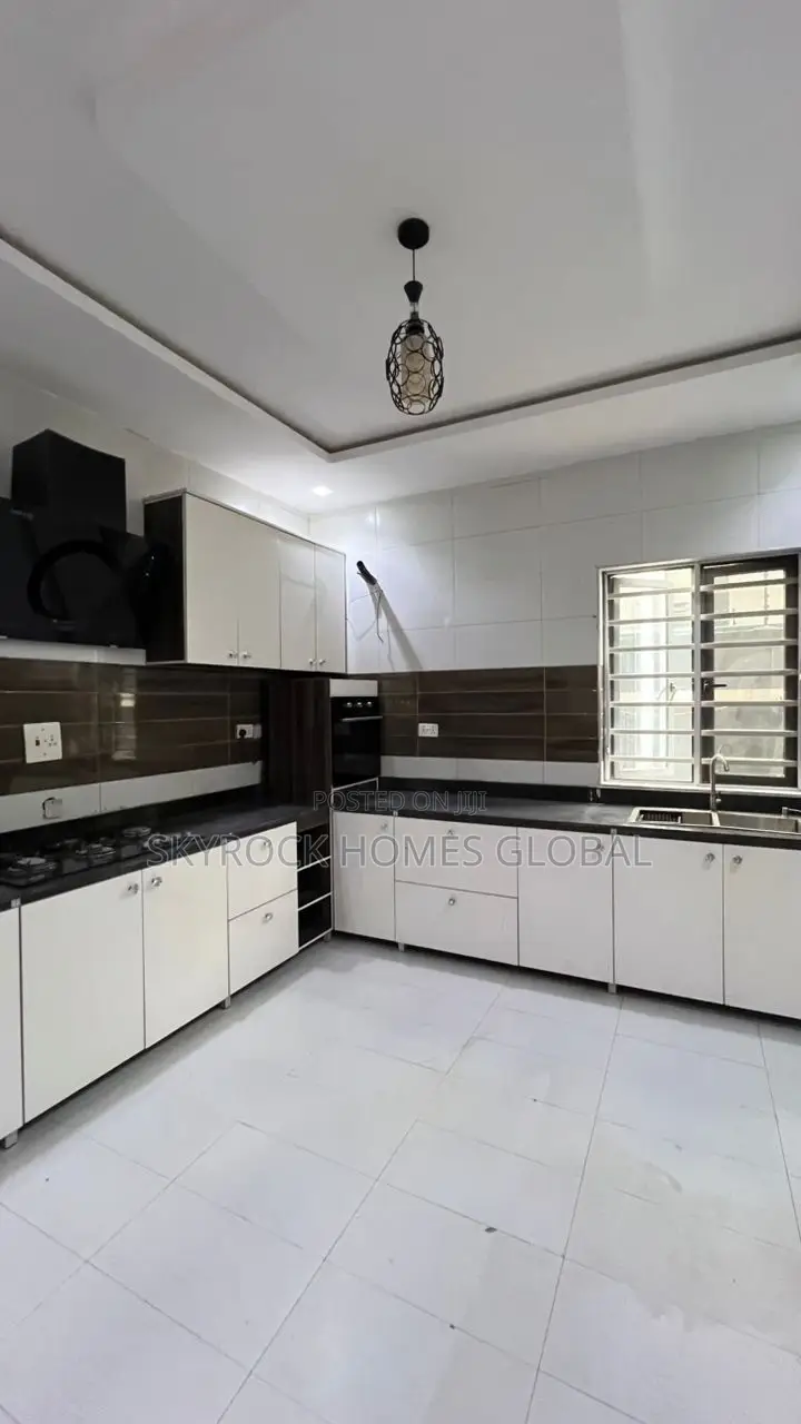 5bdrm Duplex in Ikate for rent in Ikate