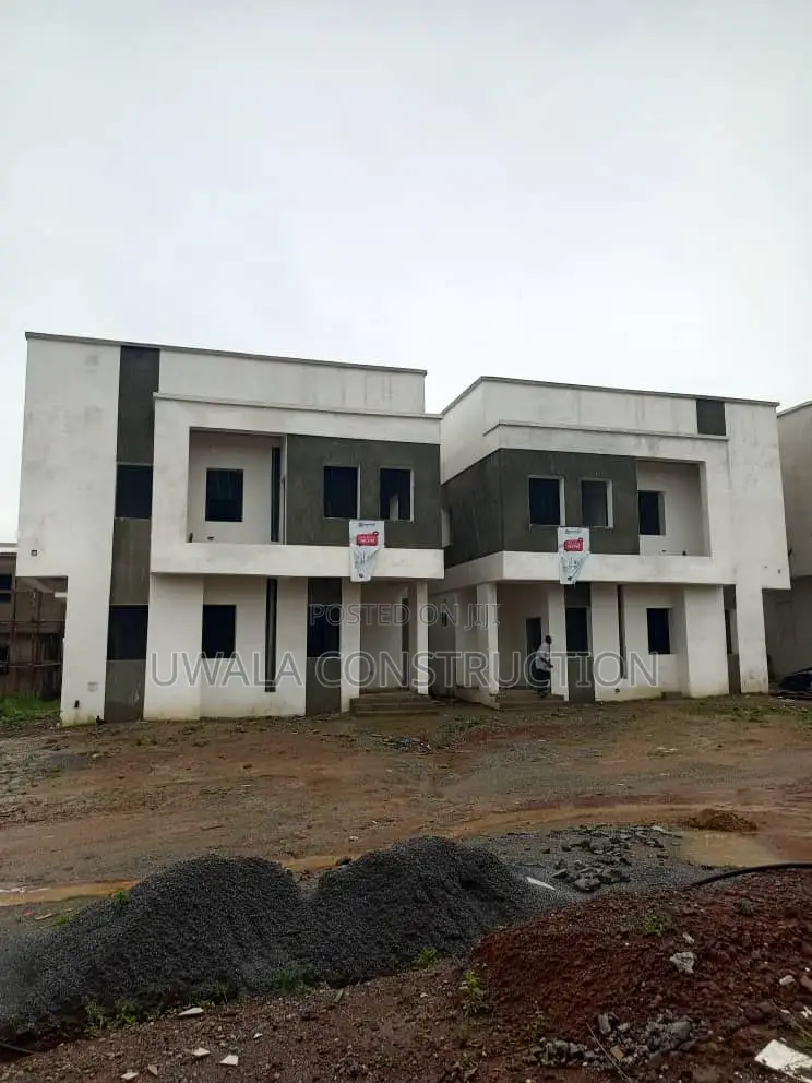 4bdrm Duplex in FHA for sale in FHA