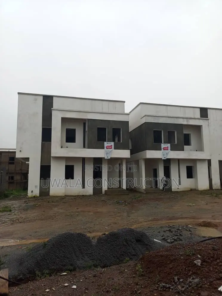 4bdrm Duplex in FHA for sale in FHA