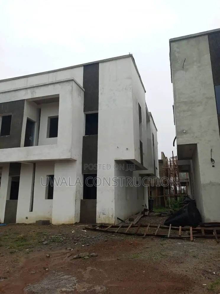 4bdrm Duplex in FHA for sale in FHA