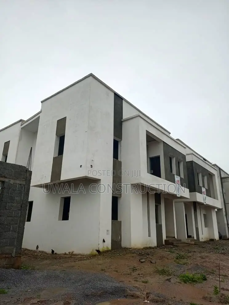 4bdrm Duplex in FHA for sale in FHA