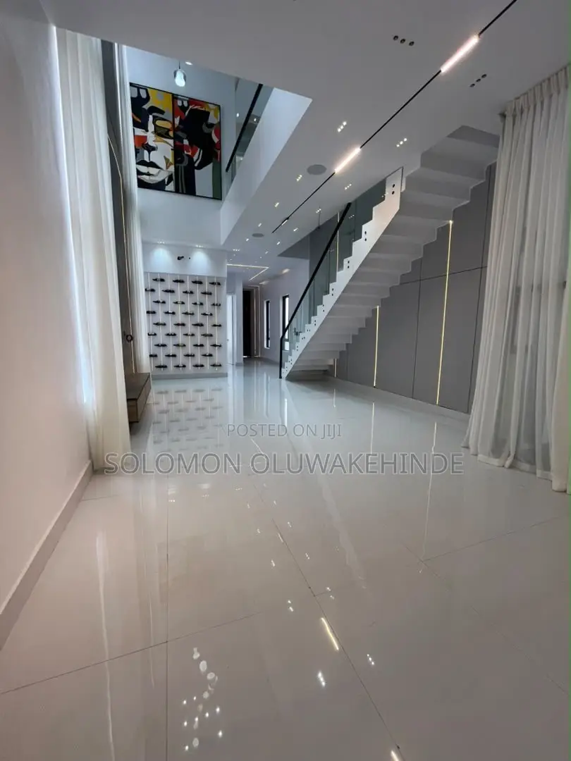 5bdrm Duplex in Ikota for sale in Ikota