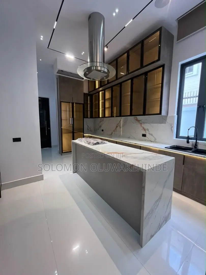 5bdrm Duplex in Ikota for sale in Ikota