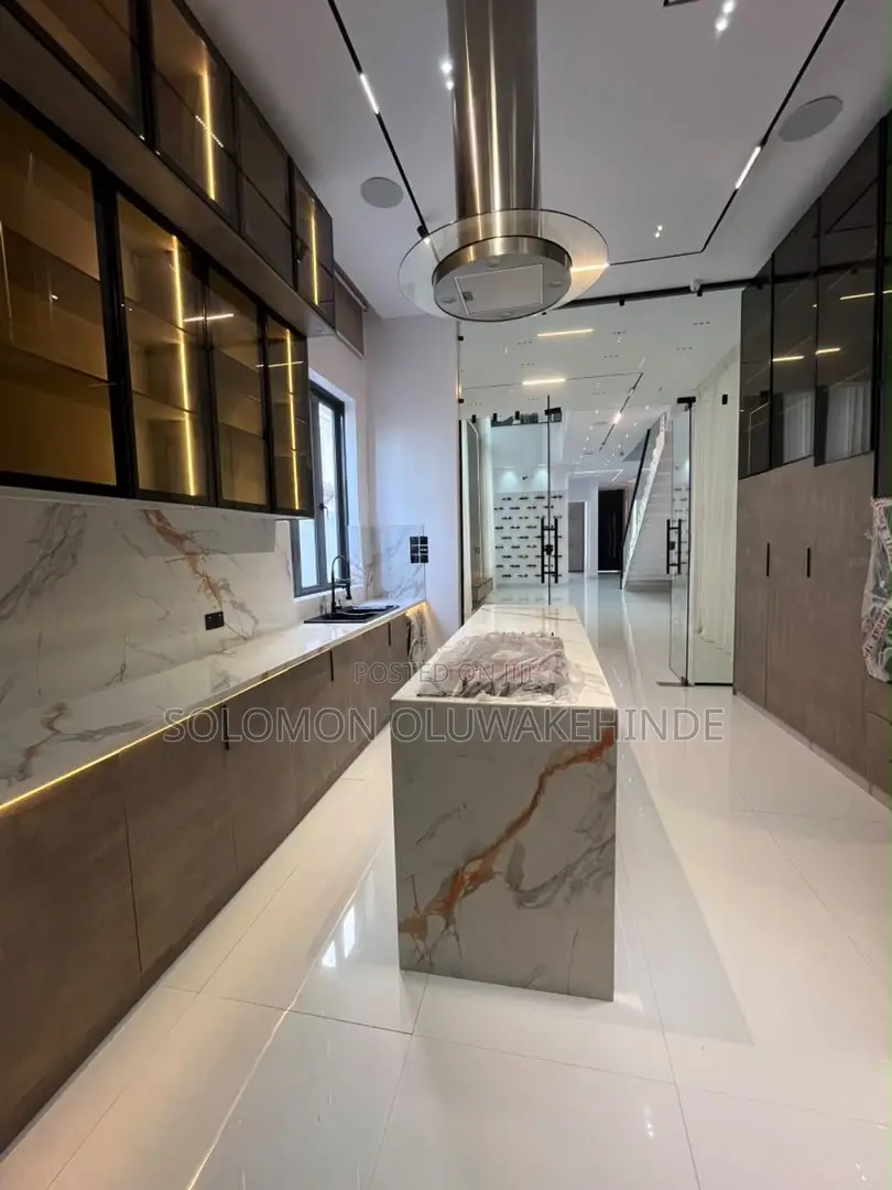 5bdrm Duplex in Ikota for sale in Ikota