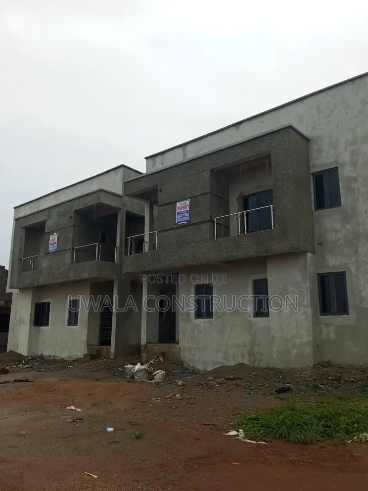4bdrm Duplex in FHA for sale in FHA