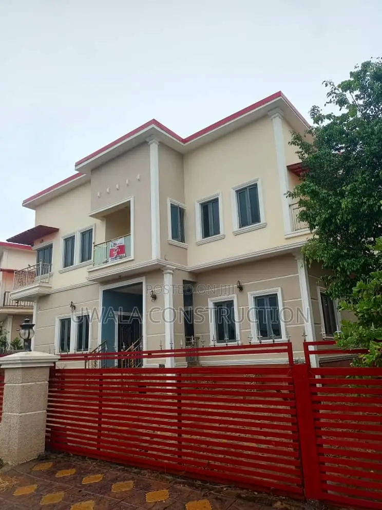 5bdrm Duplex in FHA for sale in FHA