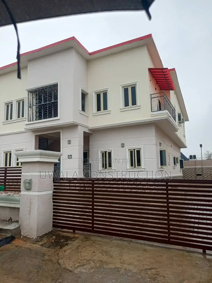 5bdrm Duplex in FHA for sale in FHA