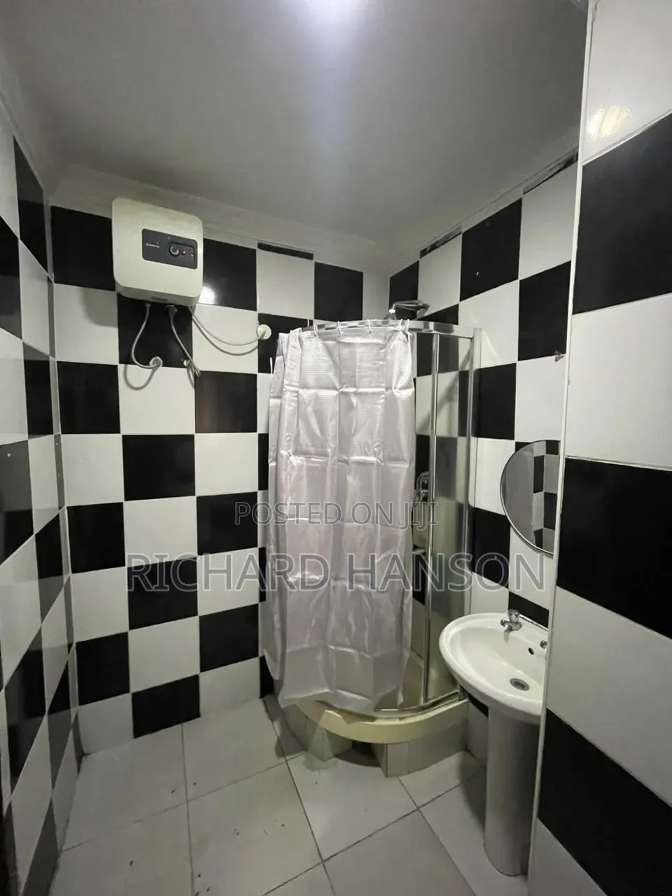 Furnished 1bdrm Shared Apartment in Non Flooded, Chevron for rent in Chevron