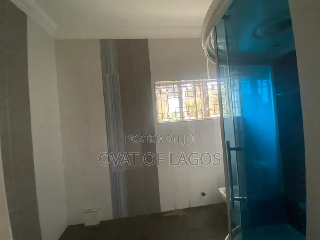 5bdrm Duplex in Osapa london for sale in Osapa london
