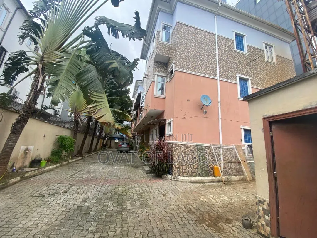5bdrm Duplex in Osapa london for sale in Osapa london