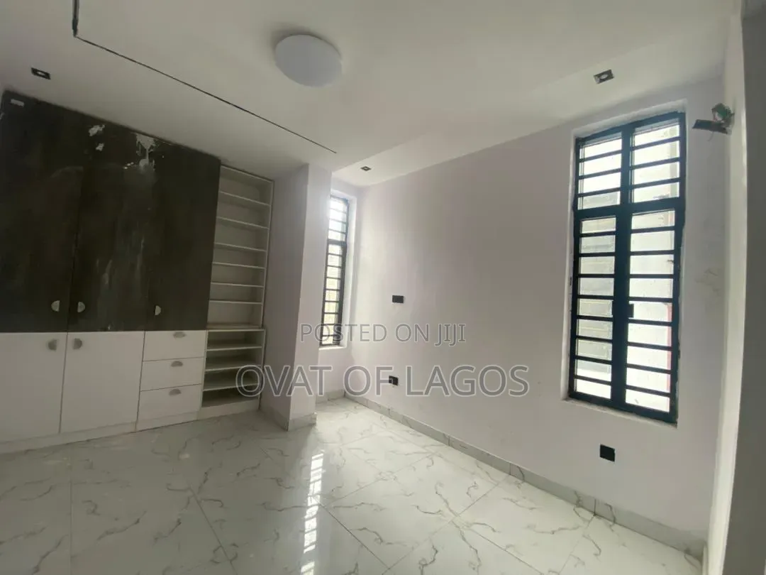 2bdrm Apartment in Osapa london for sale in Osapa london