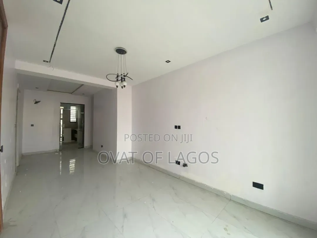 2bdrm Apartment in Osapa london for sale in Osapa london