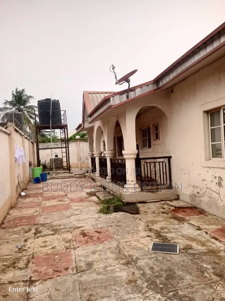 5bdrm House in Ibadan for sale in Ibadan
