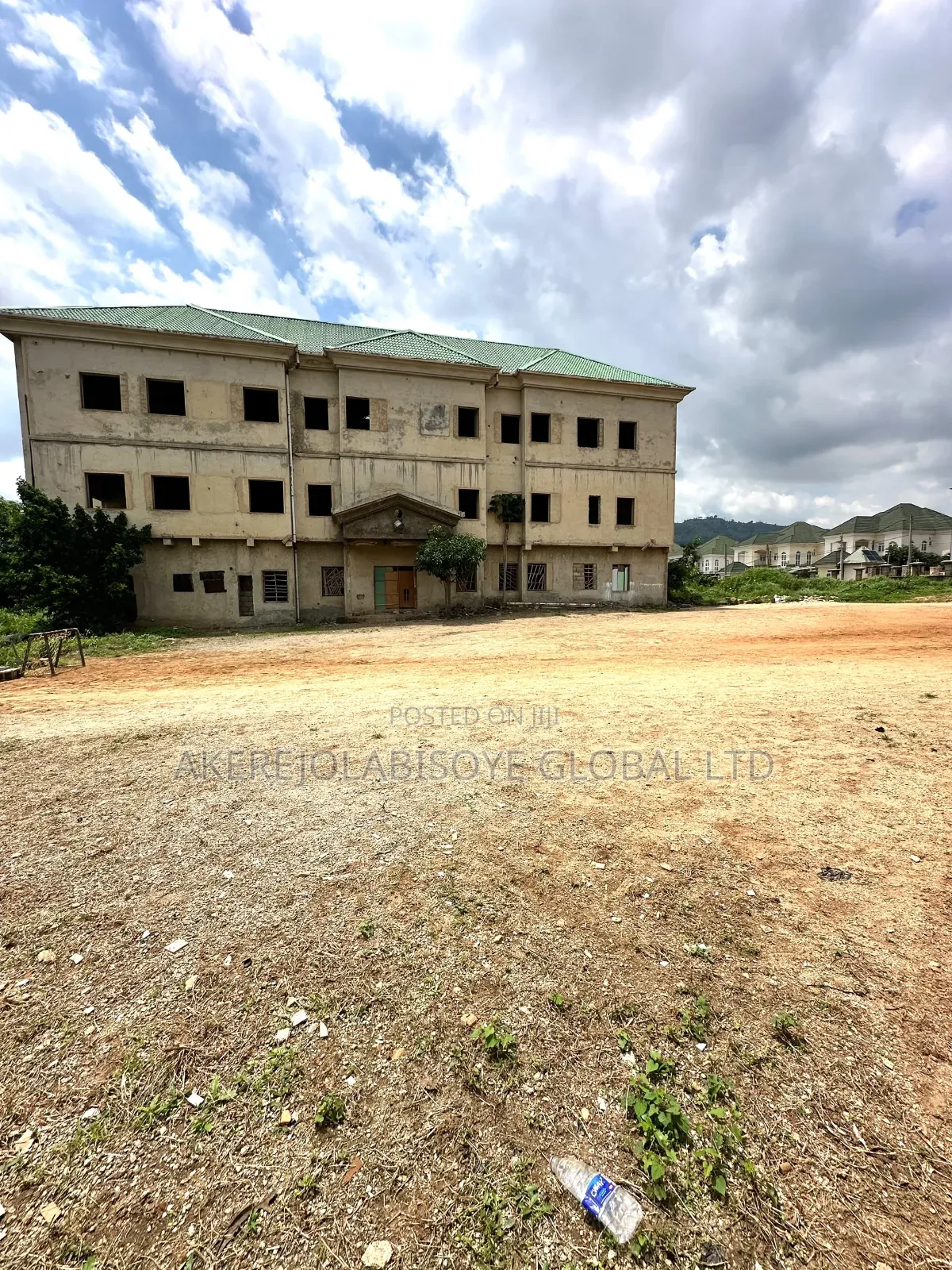 5600sqm of Land With 40 Rooms School Structure on It in Katampe (Main)