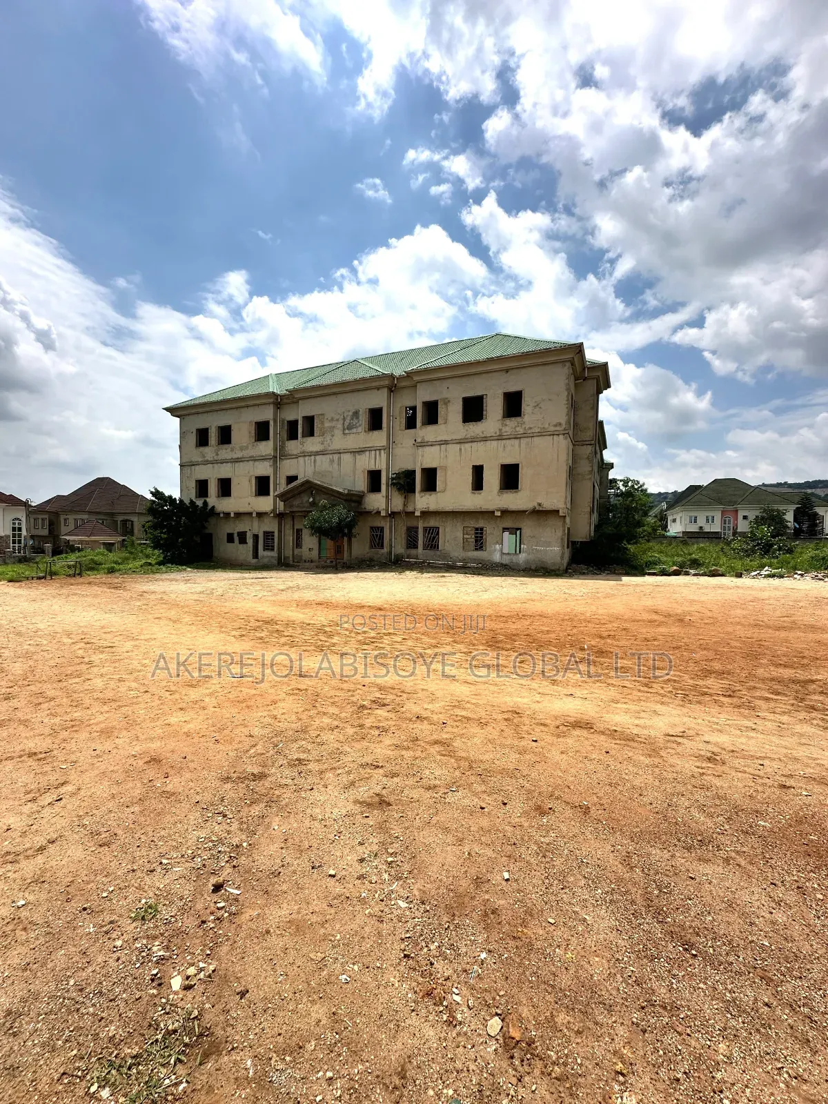 5600sqm of Land With 40 Rooms School Structure on It in Katampe (Main)