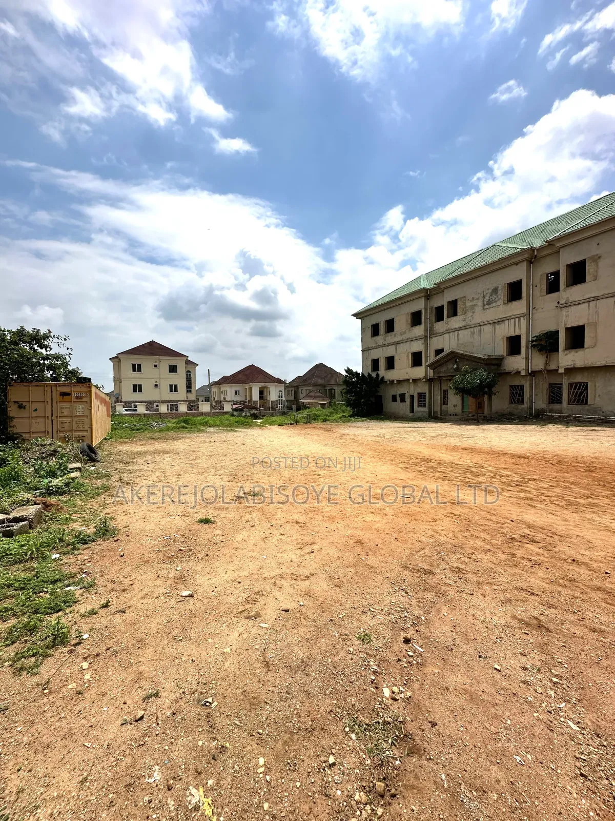 5600sqm of Land With 40 Rooms School Structure on It in Katampe (Main)