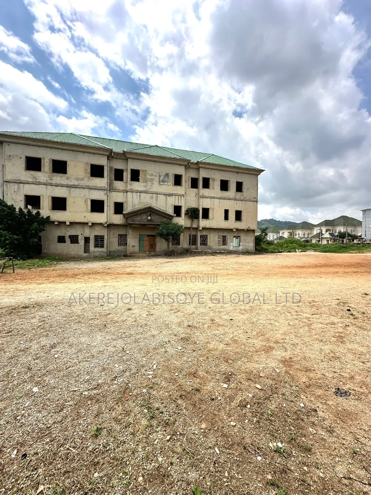 5600sqm of Land With 40 Rooms School Structure on It in Katampe (Main)