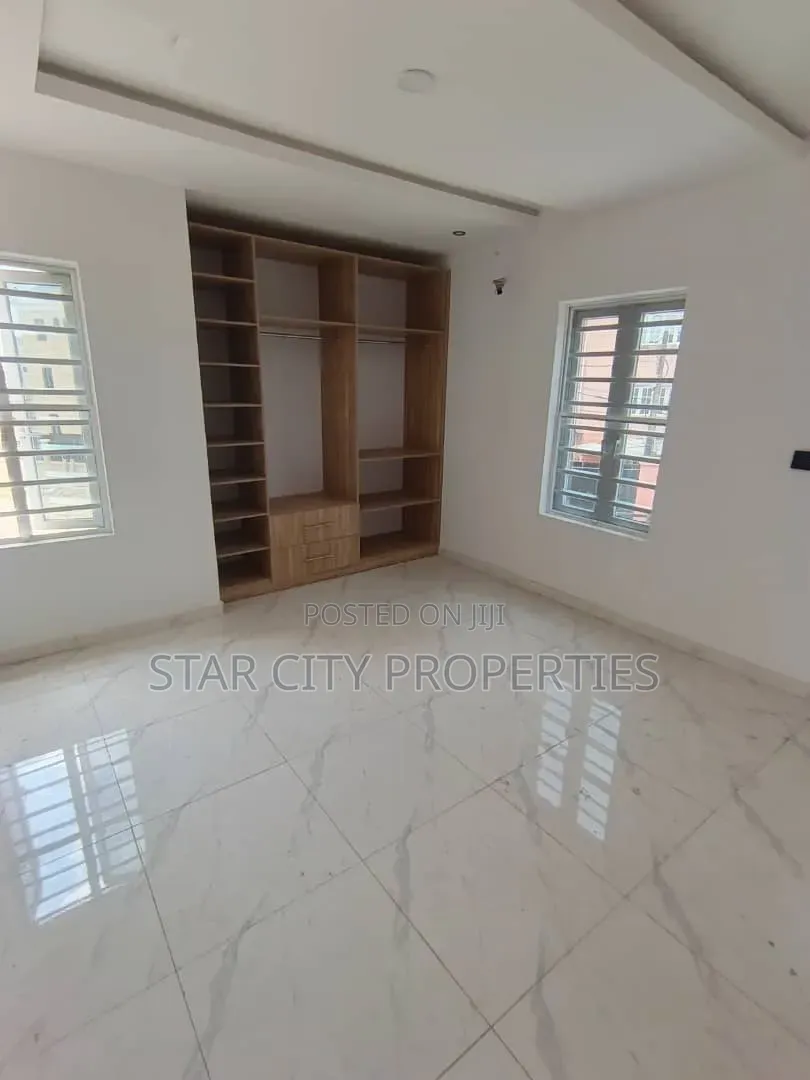 3bdrm Apartment in Opic, Isheri North for sale in Isheri North