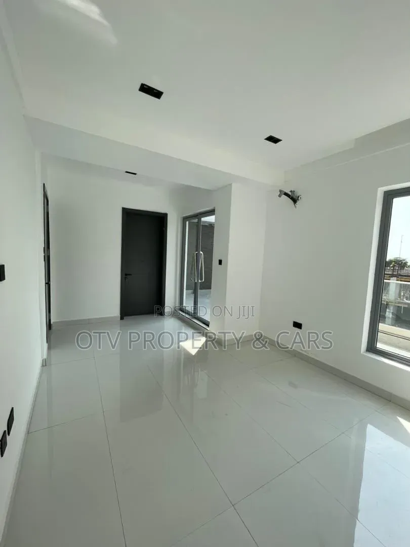 5bdrm Duplex in Banana Island for sale in Banana Island