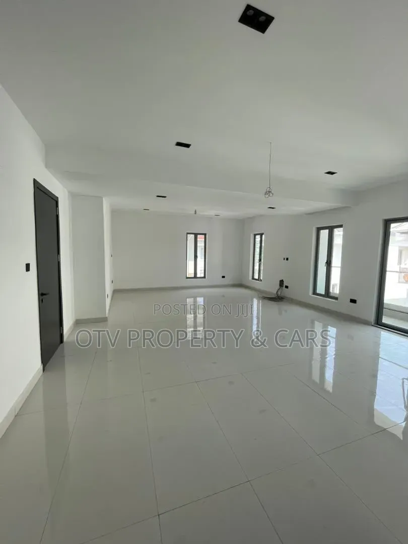 5bdrm Duplex in Banana Island for sale in Banana Island