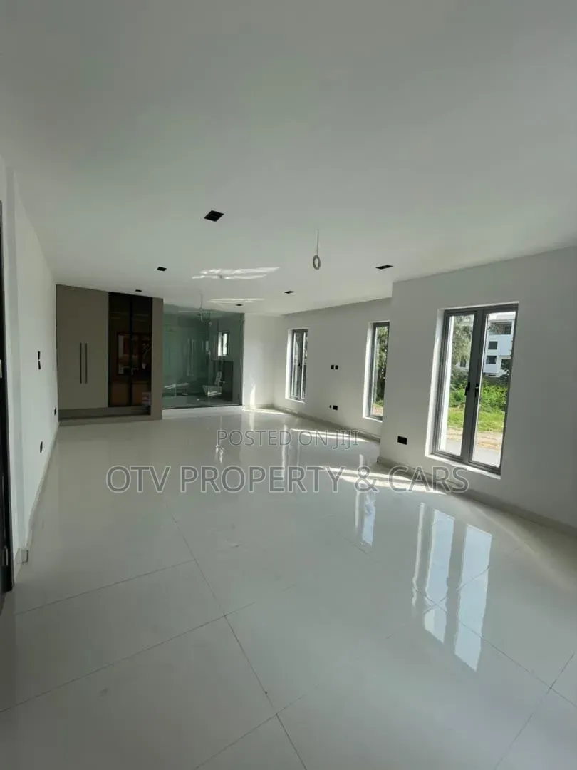 5bdrm Duplex in Banana Island for sale in Banana Island