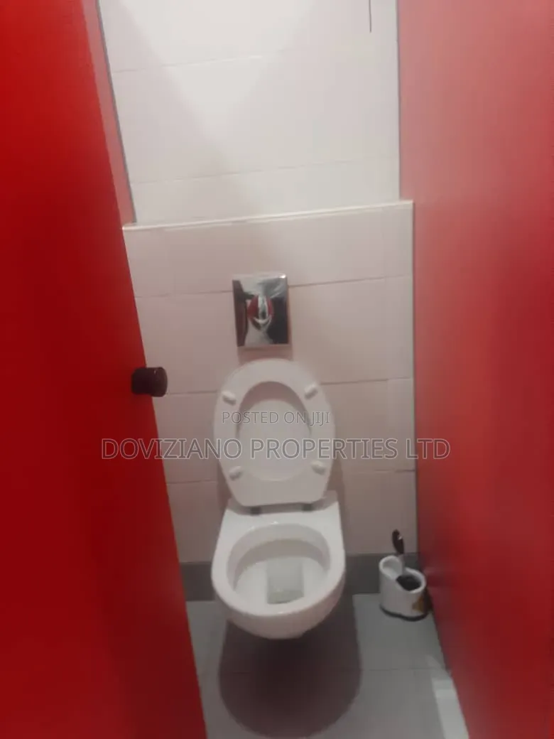 280sqm Office on the 6th Floor With Kitchenette and 3 Toilets. in Ligali Ayorinde