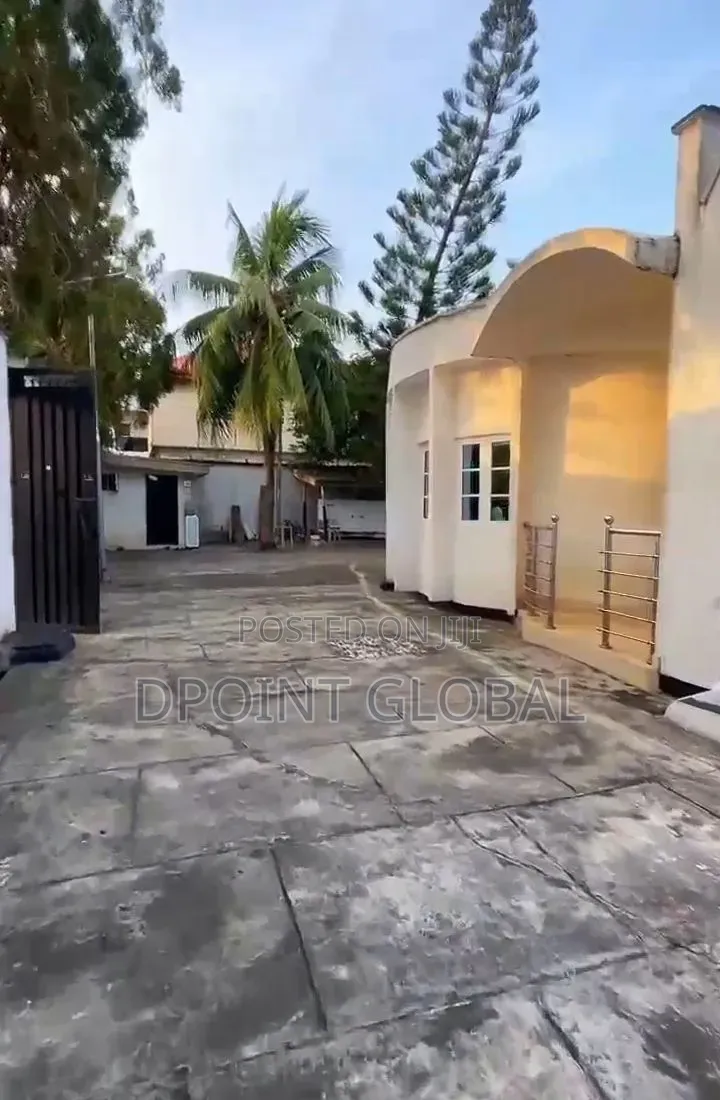 6bdrm Bungalow in Gowon Estate, Egbeda for sale in Egbeda