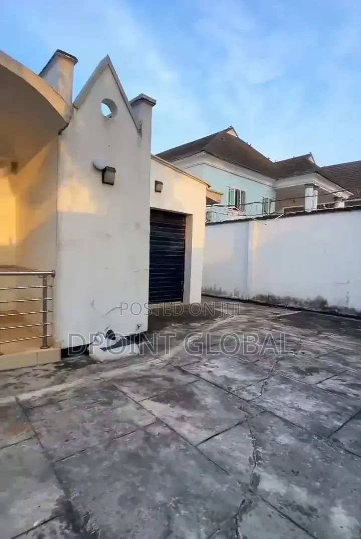 6bdrm Bungalow in Gowon Estate, Egbeda for sale in Egbeda
