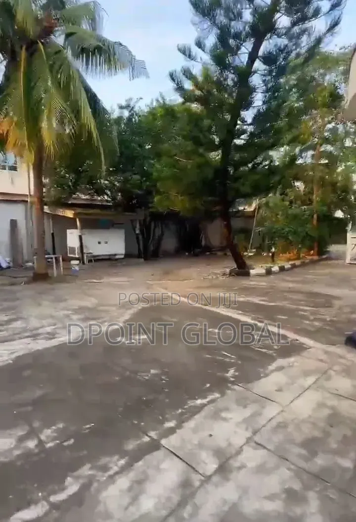 6bdrm Bungalow in Gowon Estate, Egbeda for sale in Egbeda