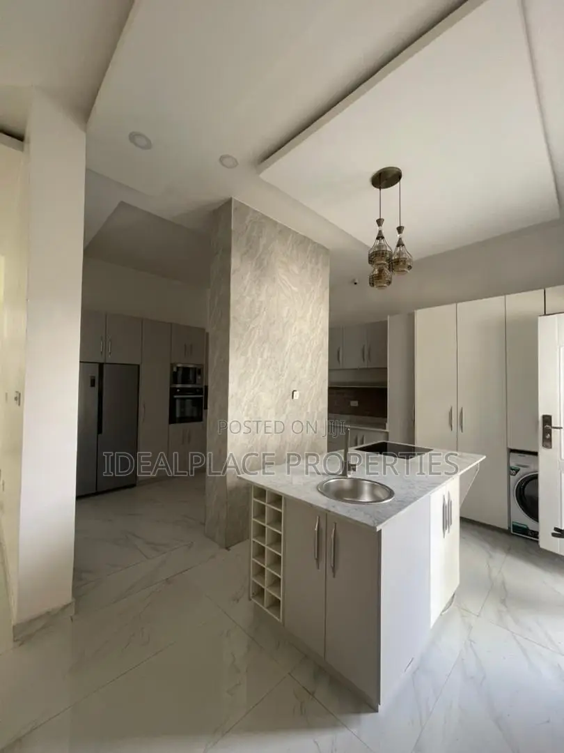 5bdrm Duplex in Osapa london for sale in Osapa london