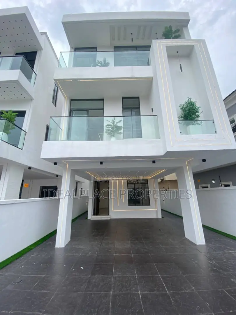 5bdrm Duplex in Chevron for sale in Chevron