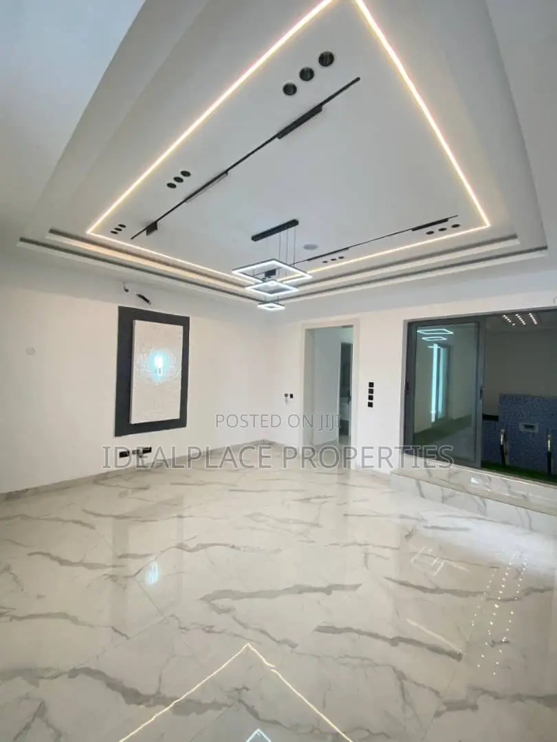 5bdrm Duplex in Chevron for sale in Chevron