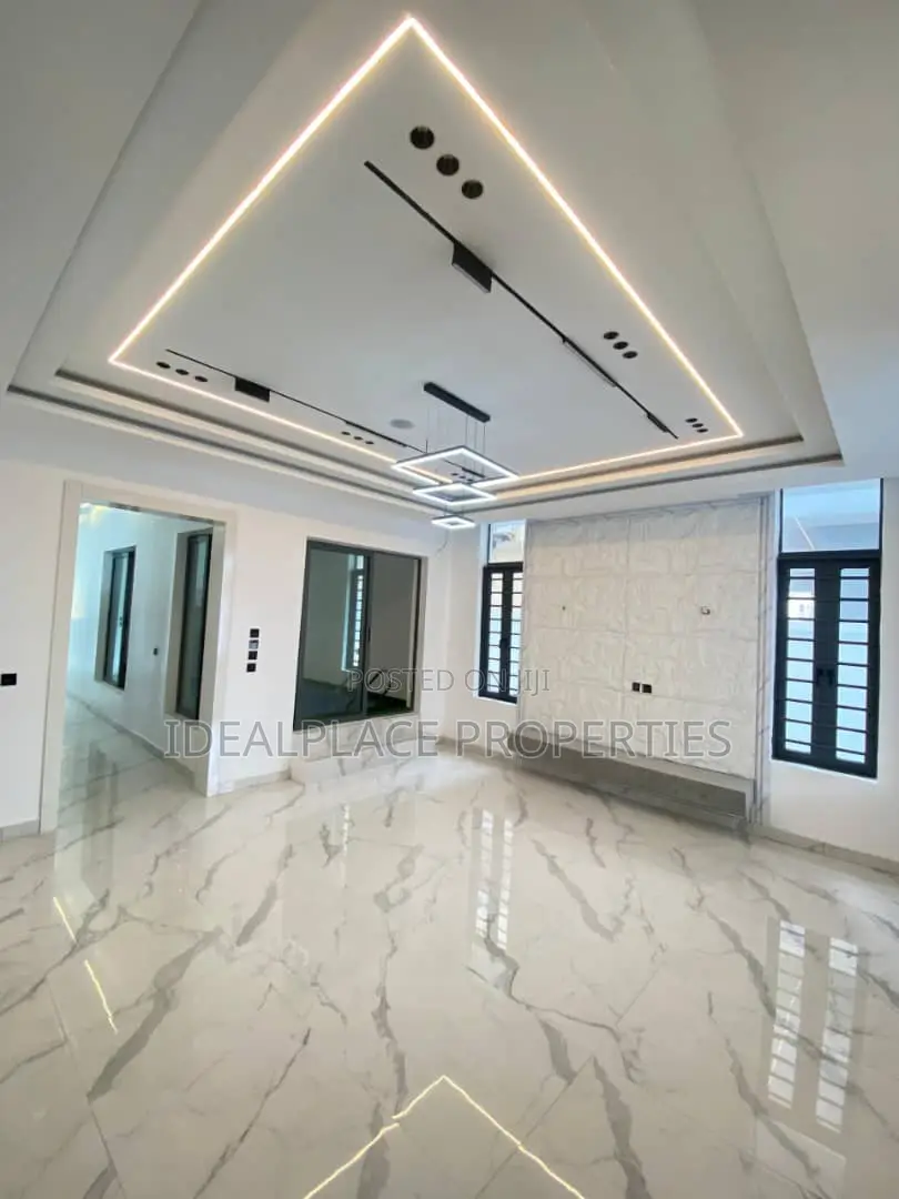 5bdrm Duplex in Chevron for sale in Chevron
