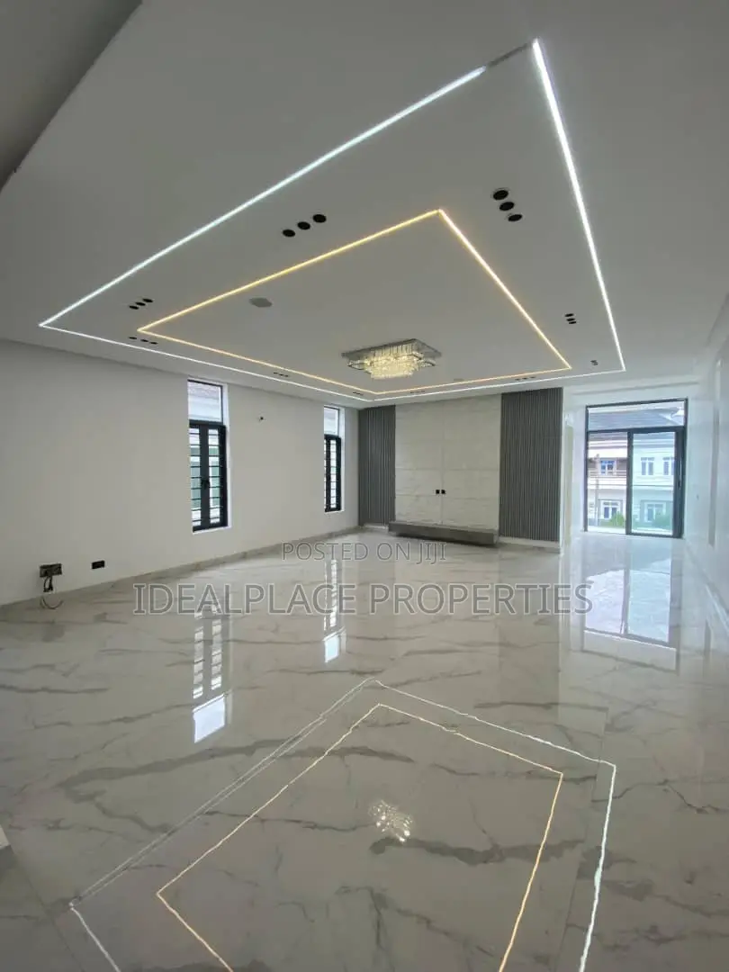 5bdrm Duplex in Chevron for sale in Chevron