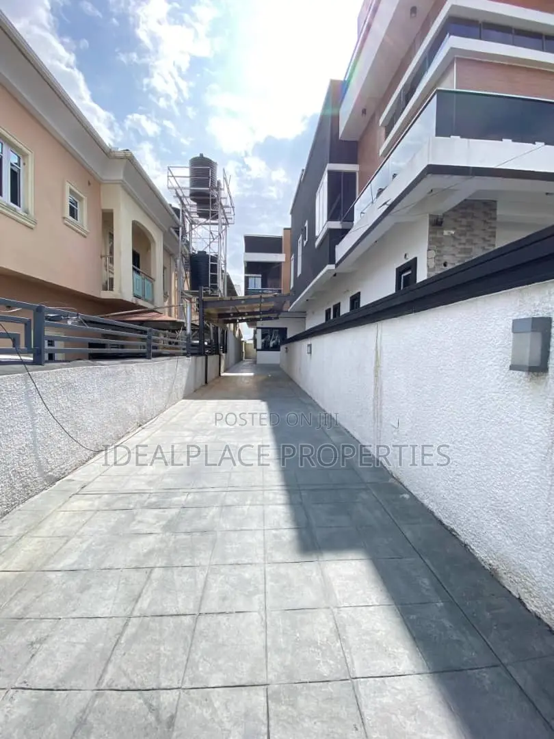 4bdrm Duplex in Chevron for sale in Chevron