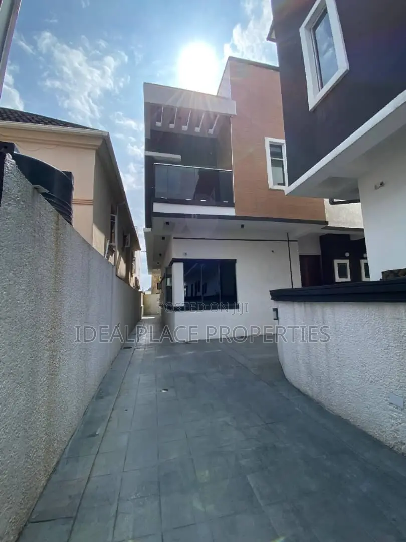 4bdrm Duplex in Chevron for sale in Chevron