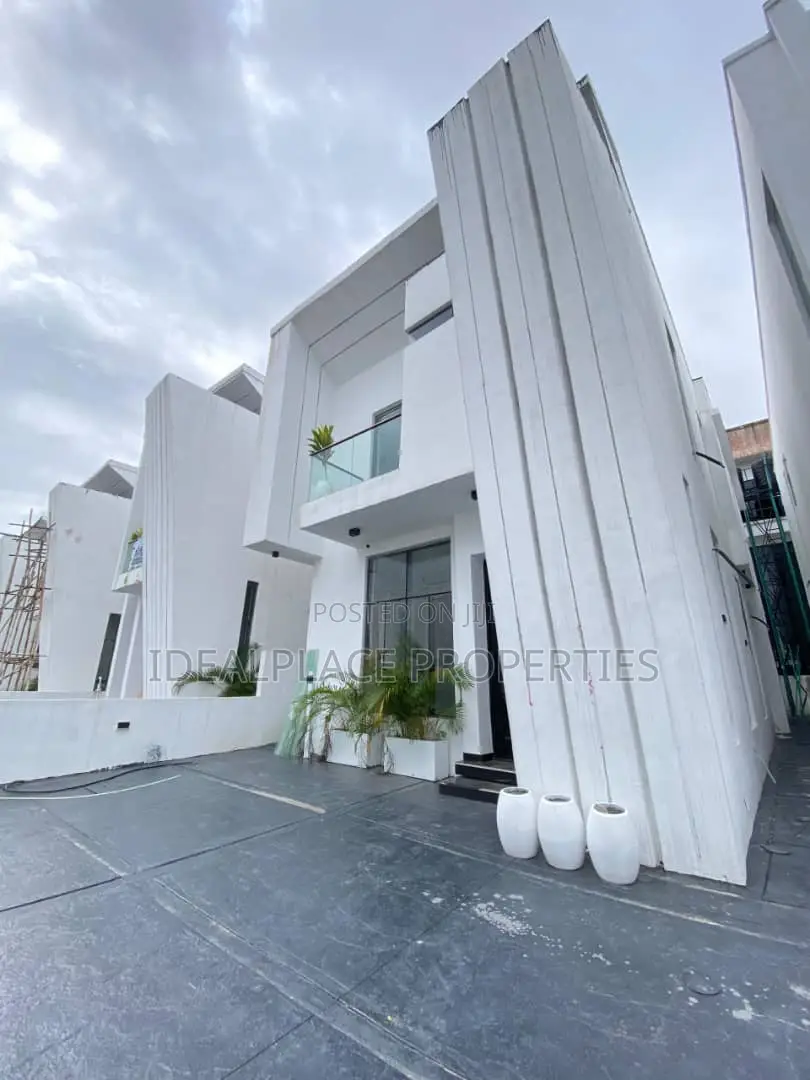 4bdrm Duplex in Chevron for sale in Chevron