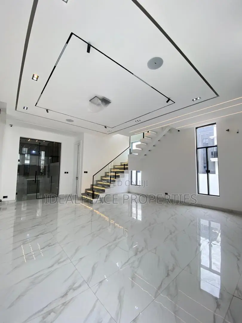 4bdrm Duplex in Chevron for sale in Chevron