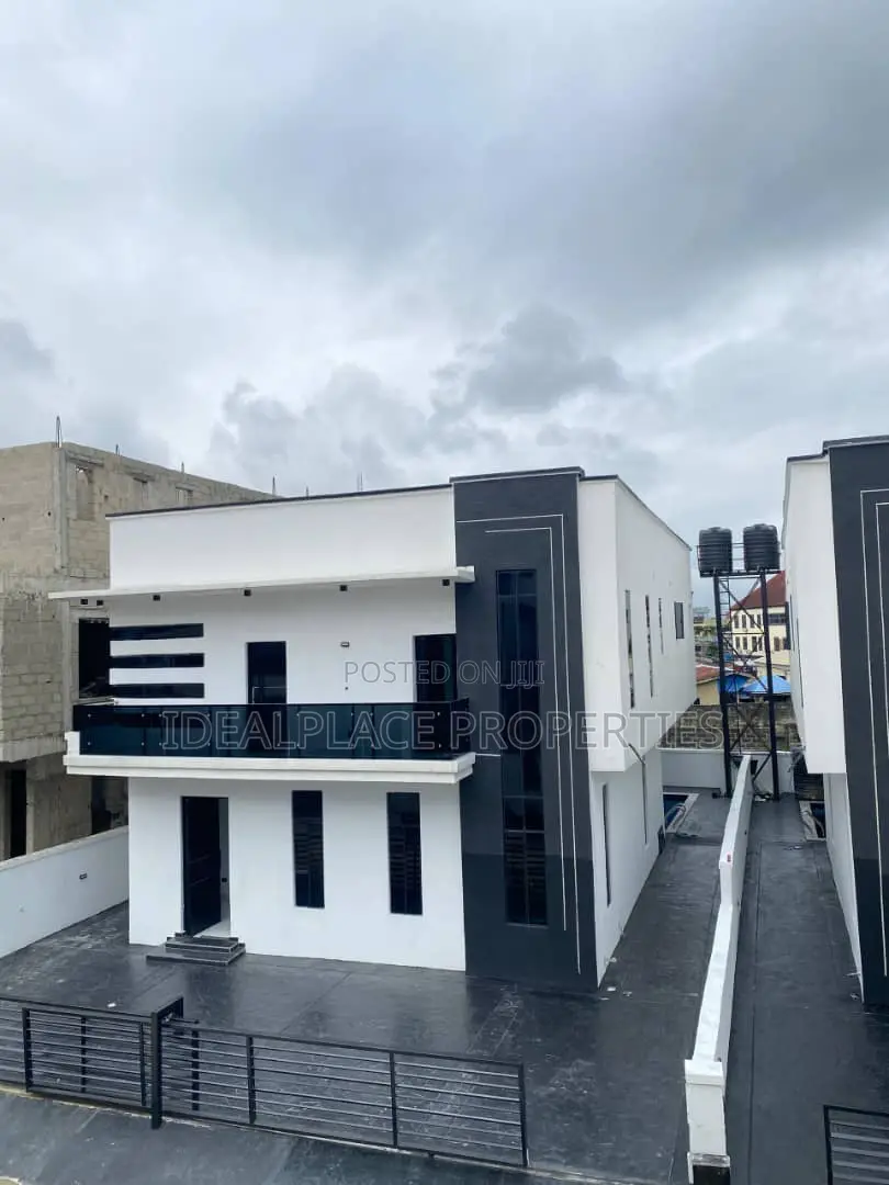 5bdrm Duplex in Chevron for sale in Chevron