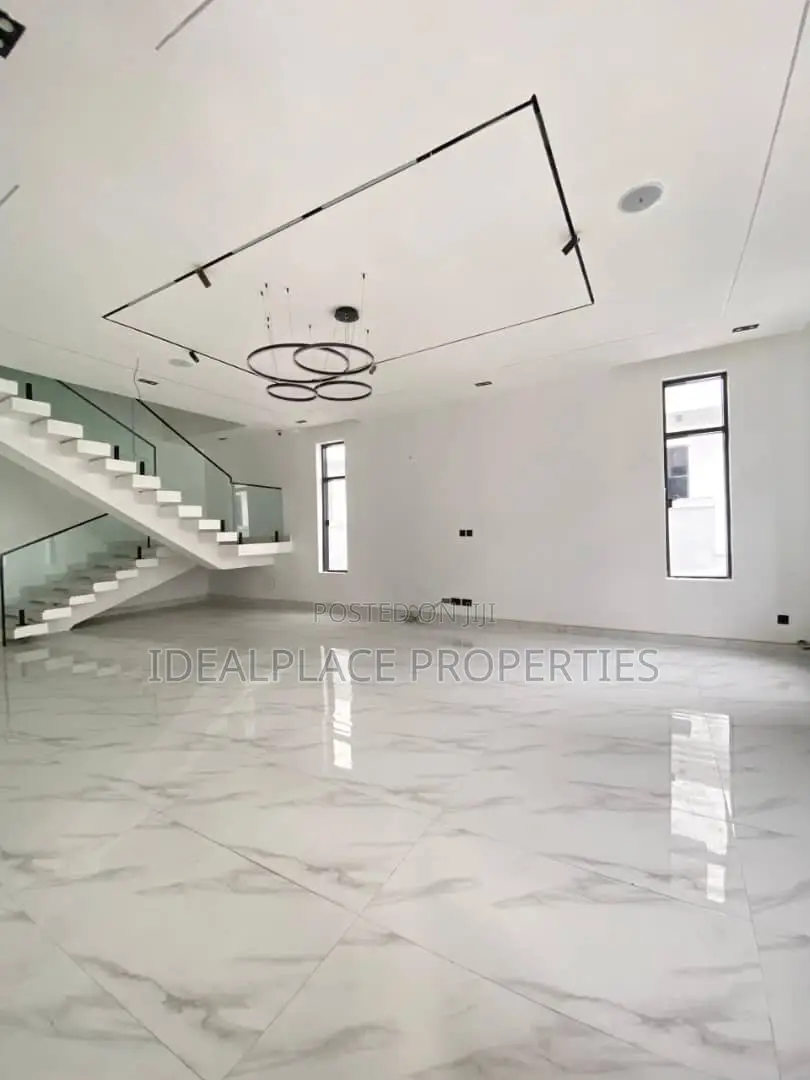 5bdrm Duplex in Chevron for sale in Chevron