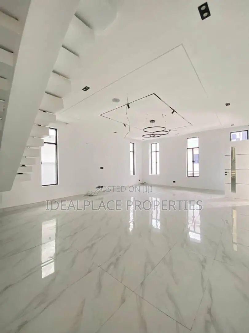 5bdrm Duplex in Chevron for sale in Chevron