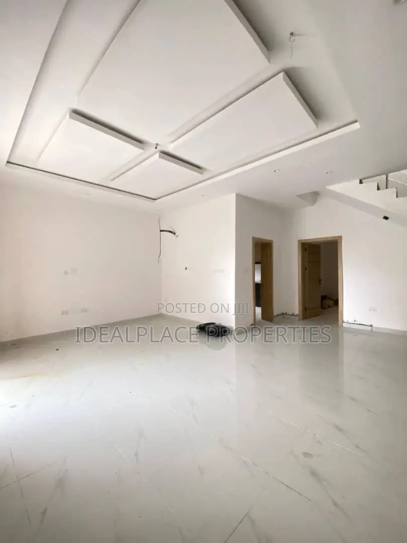 4bdrm Duplex in Chevron for sale in Chevron