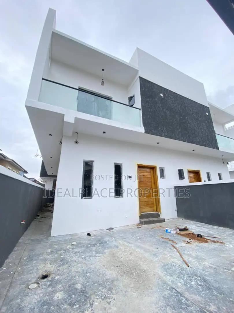 4bdrm Duplex in Chevron for sale in Chevron