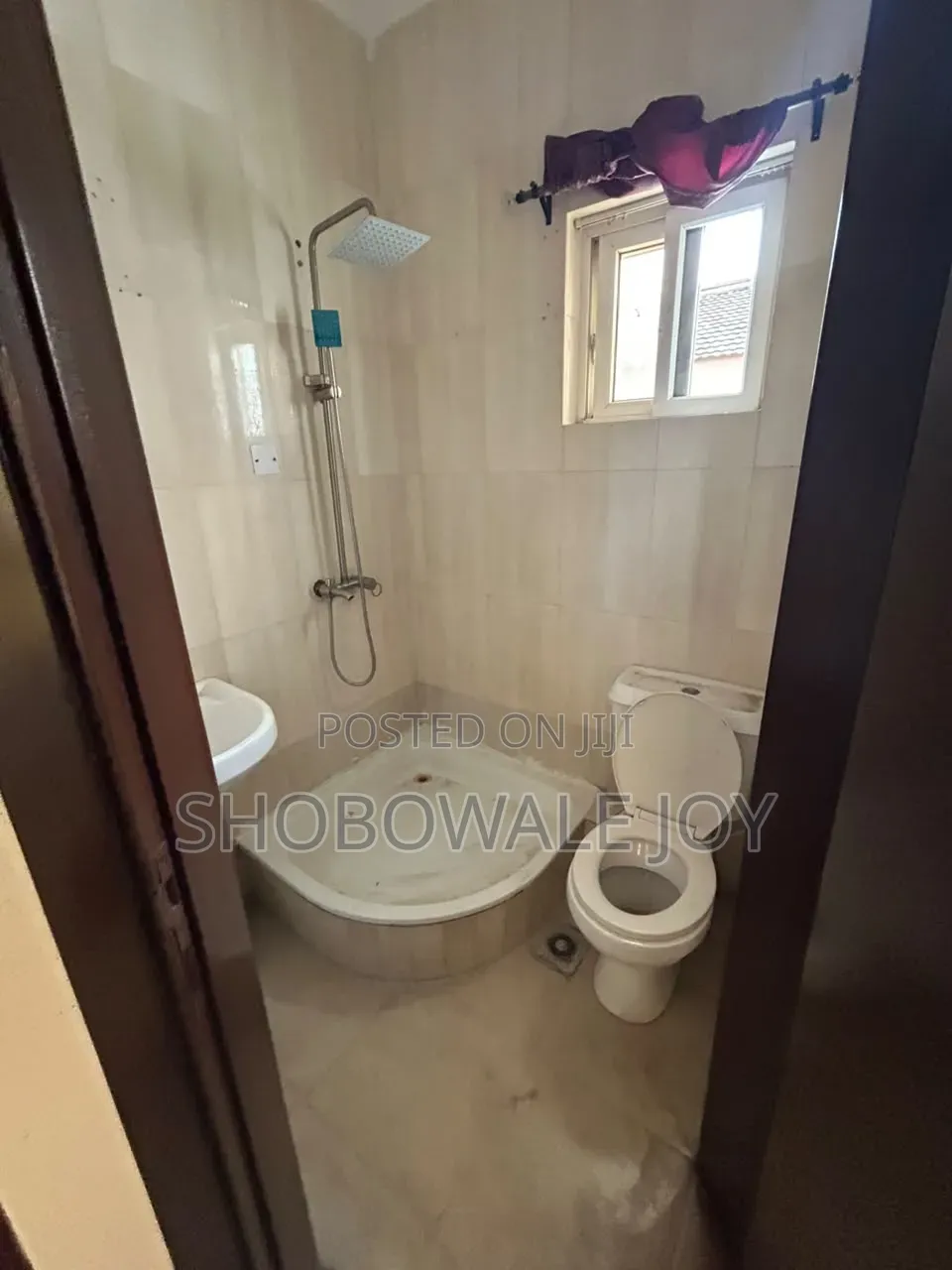 Mini Flat in Chevron for rent in Chevron